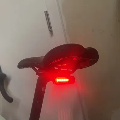 Giá đỡ đèn phanh cho yên xe đạp từ Amazon