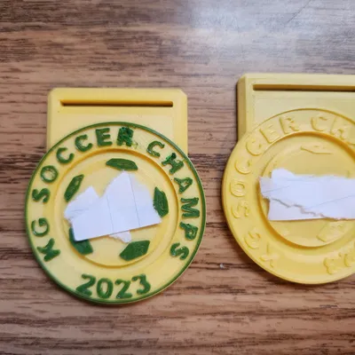 Huy chương bóng đá cho đội trẻ