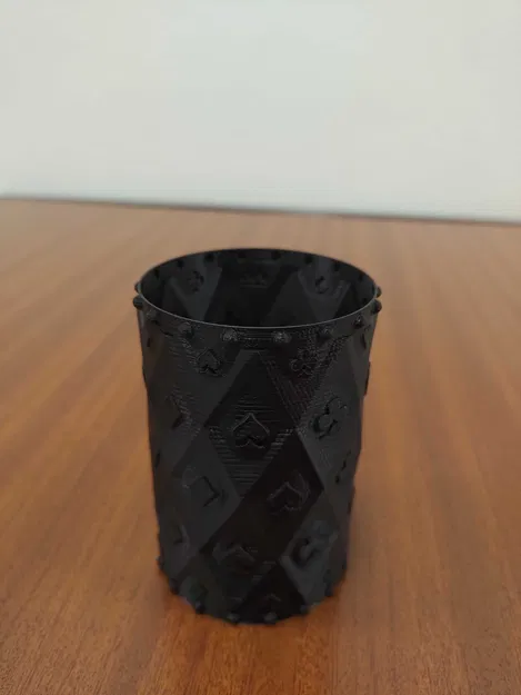 Giá đỡ bút chì với biểu tượng bài chơi trong OpenSCAD - Image 3