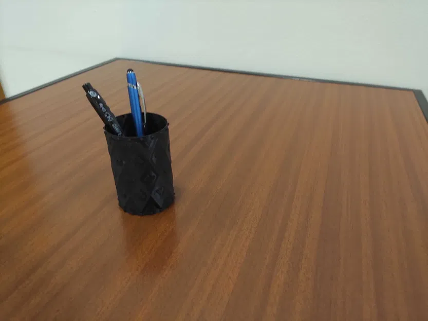 Giá đỡ bút chì với biểu tượng bài chơi trong OpenSCAD - Image 4