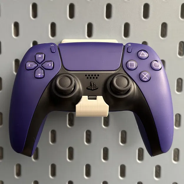 Giá đỡ tay cầm PS5 trên bảng treo IKEA Skadis - Image 1