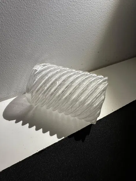 Bình hoa xoắn ốc độc đáo làm giá đỡ bút - Image 3