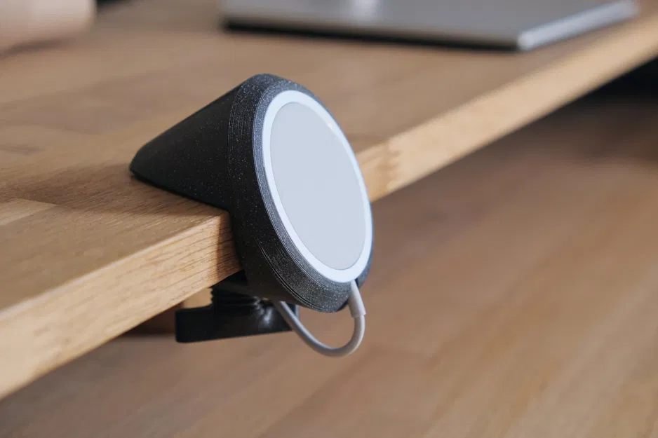 Kẹp sạc Magsafe cho iPhone trên bàn làm việc - Image 2