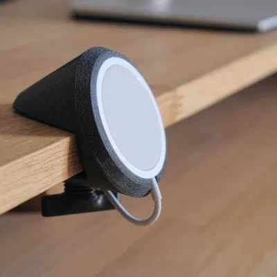 Kẹp sạc Magsafe cho iPhone trên bàn làm việc