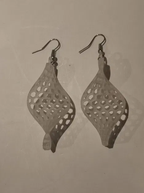 Bông tai xoắn hình tổ ong độc đáo - Image 1