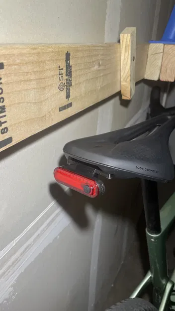 Giá đỡ đèn hậu cho yên xe Specialized SWAT - Image 1