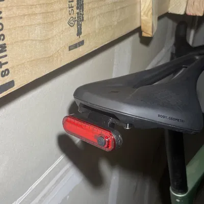 Giá đỡ đèn hậu cho yên xe Specialized SWAT