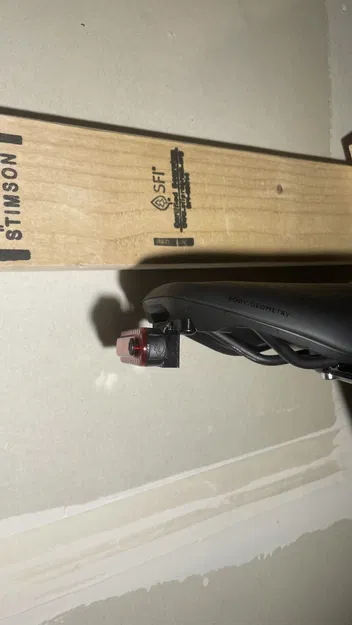 Giá đỡ đèn hậu cho yên xe Specialized SWAT - Image 2