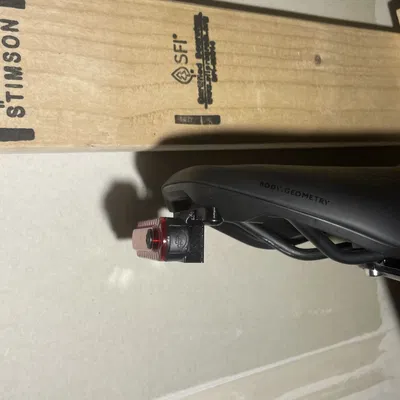 Giá đỡ đèn hậu cho yên xe Specialized SWAT