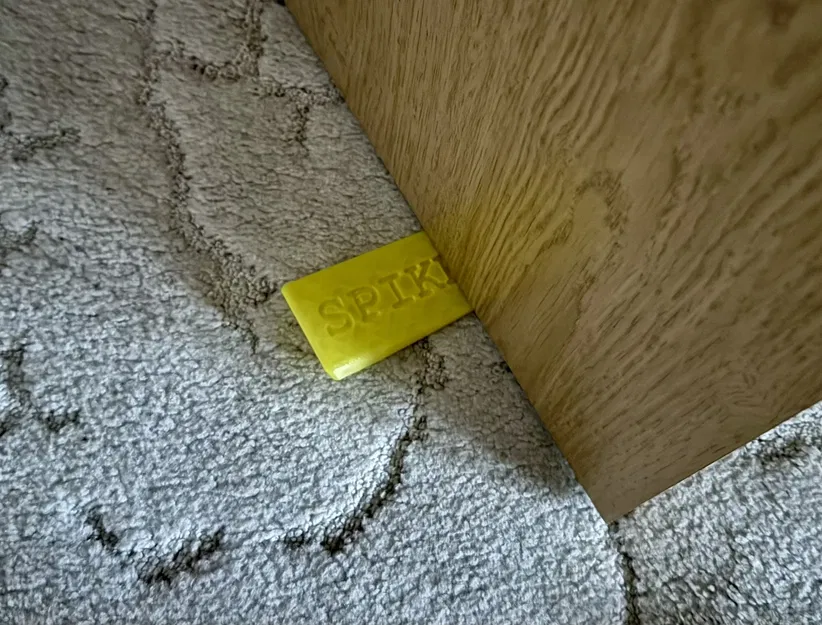 Chặn cửa cho thảm với đinh nhọn điều chỉnh được - Image 1