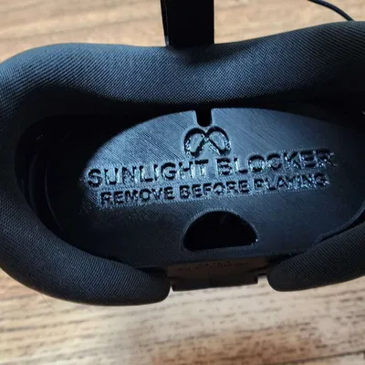 Nắp kính cho Meta Quest 3 với giao diện mặt mặc định