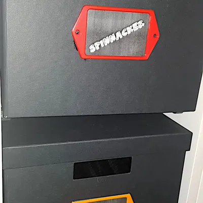 Giá đỡ nhãn dán đơn giản dễ dàng gắn vào