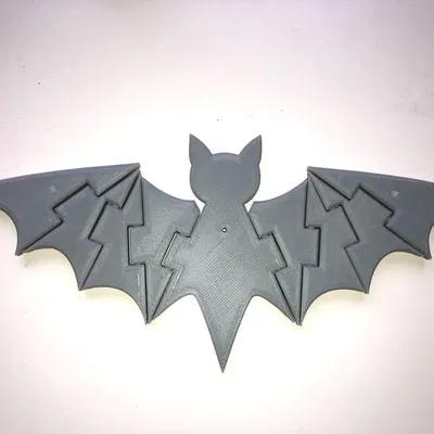 Dơi Flatti với cánh điều chỉnh cho Halloween