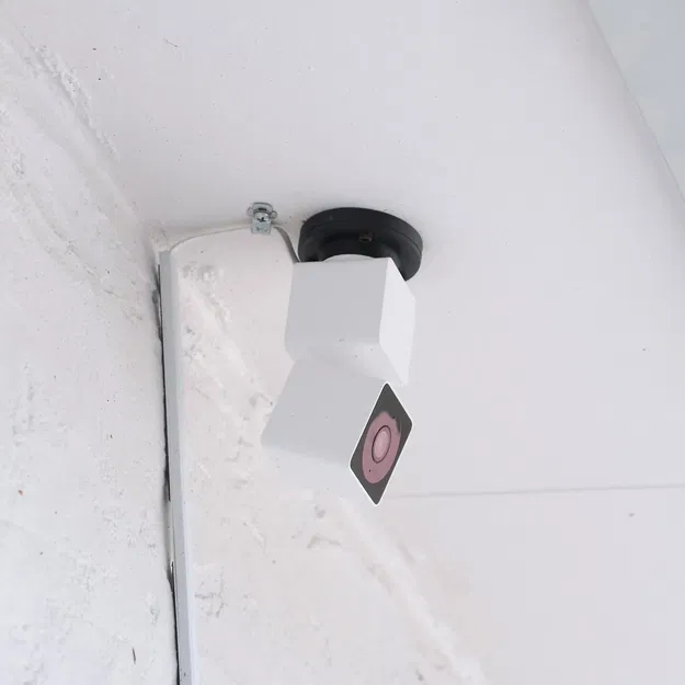 Giá đỡ camera ATOM Cam Swing lắp trên mái hiên - Image 1