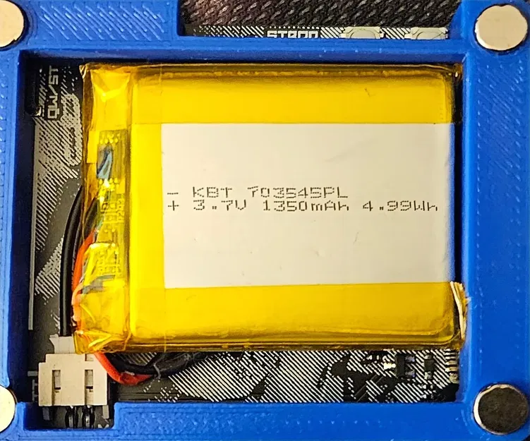 Hộp đựng huy hiệu Tufty 2040 với nam châm hỗ trợ - Image 2