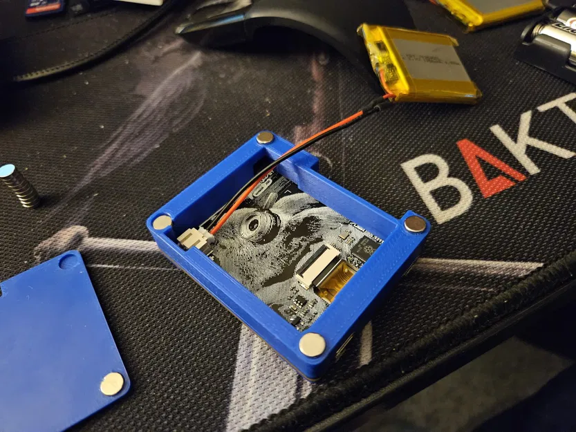 Hộp đựng huy hiệu Tufty 2040 với nam châm hỗ trợ - Image 3