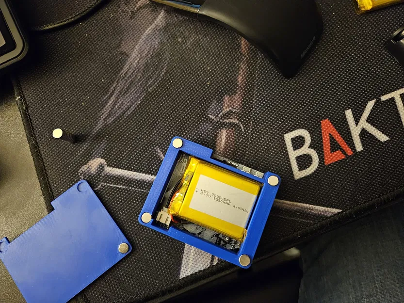 Hộp đựng huy hiệu Tufty 2040 với nam châm hỗ trợ - Image 4