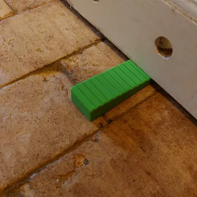 Chặn cửa đa năng với hai kích thước điều chỉnh