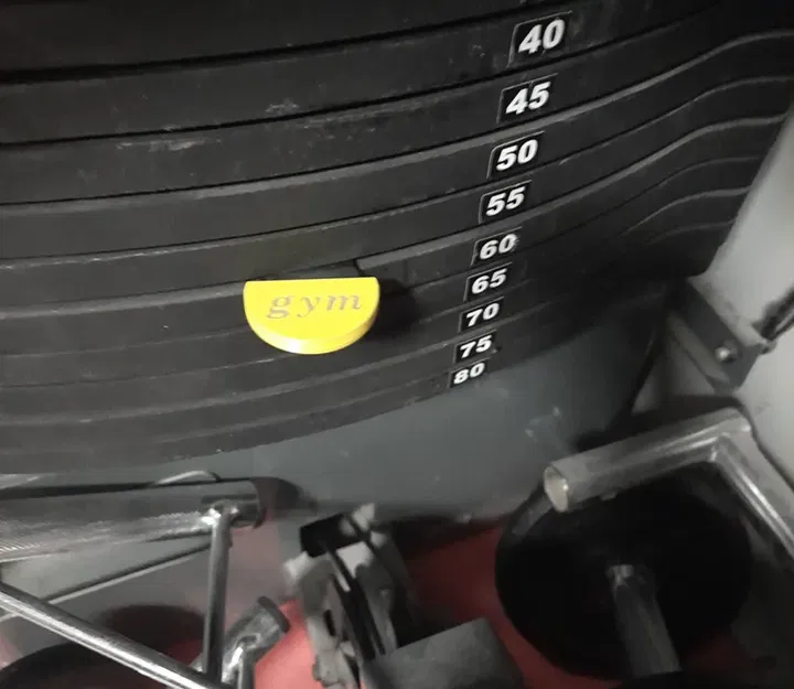 Bệ chặn chân sắt cho máy tập tạ - Image 1