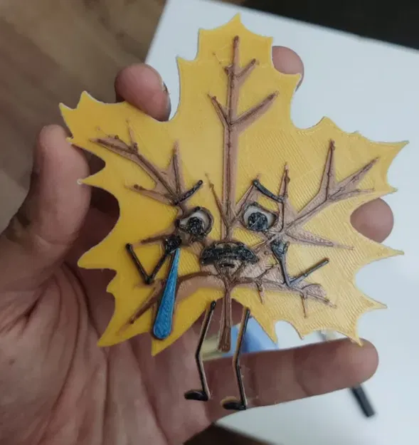 Lá phong khóc với sắc thái cảm xúc độc đáo - Image 1