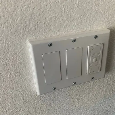 Bộ giá đỡ cho điều khiển từ xa Lutron Pico