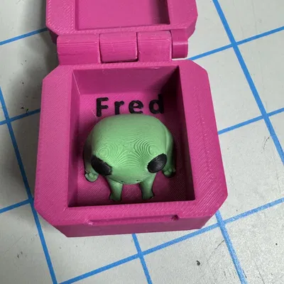 **Chốt bản lề cho hộp của Fred The Frog**