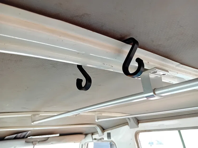 Móc treo đồ đôi cho xe Toyota Landcruiser - Image 1