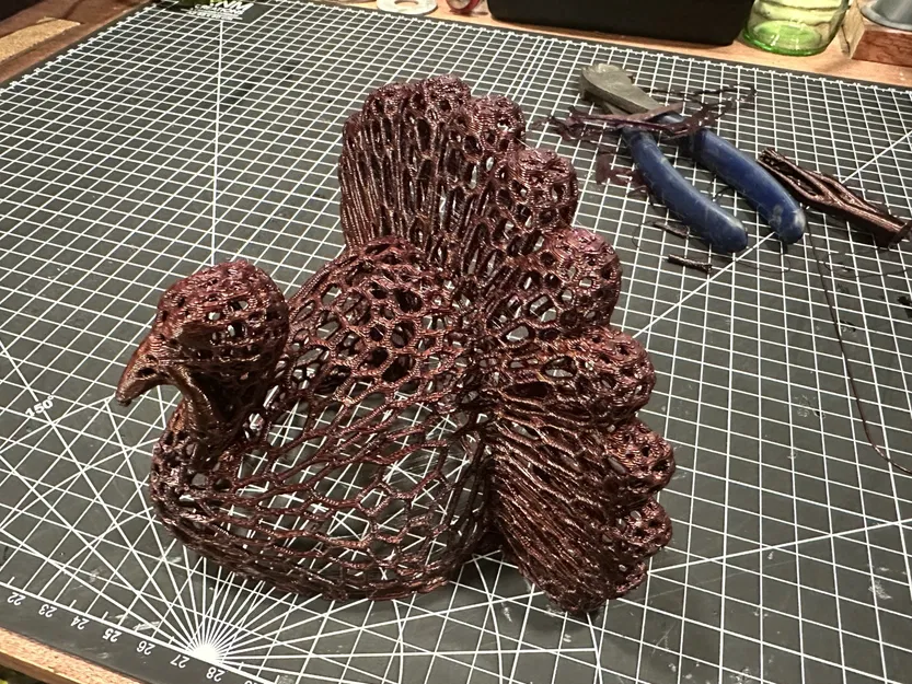 Mô hình trang trí trung tâm hình gà tây Voronoi - Image 1