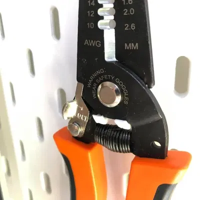 Giá đỡ dụng cụ tước dây cho bảng treo IKEA Skadis