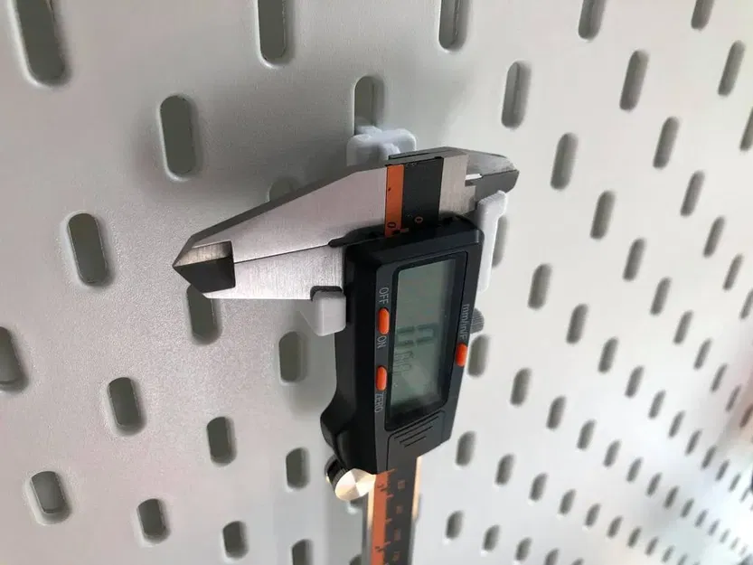 Giá đỡ thước kẹp kỹ thuật số cho bảng treo IKEA Skadis - Image 1