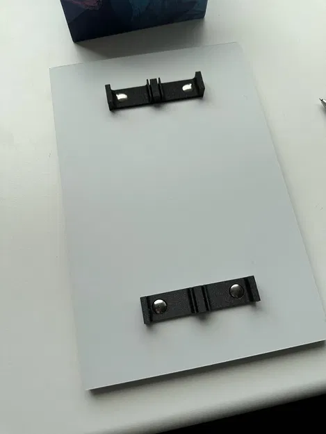 Giá đỡ ảnh U 10mm gắn tường - Image 1