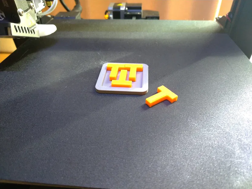 Bộ xếp hình T với bốn chữ T độc đáo - Image 1