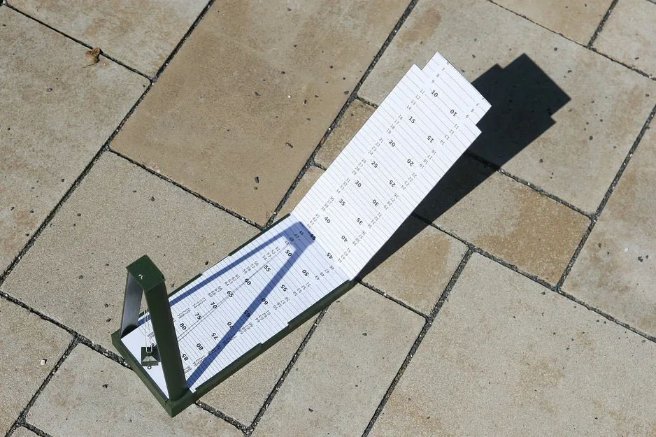 Công cụ đo độ cao của mặt trời với độ chính xác dưới 1... - Image 1