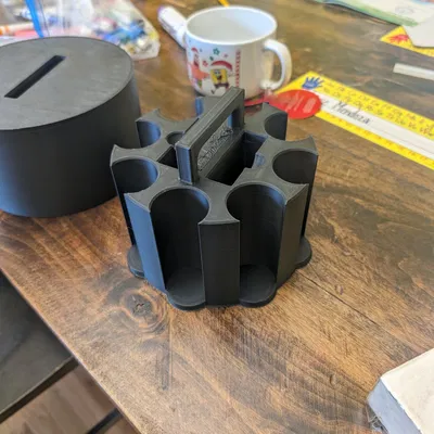 Hộp đựng bộ bài và chip poker chắc chắn