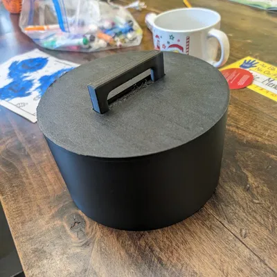 Hộp đựng bộ bài và chip poker chắc chắn