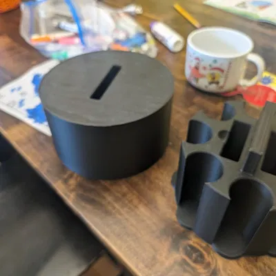 Hộp đựng bộ bài và chip poker chắc chắn