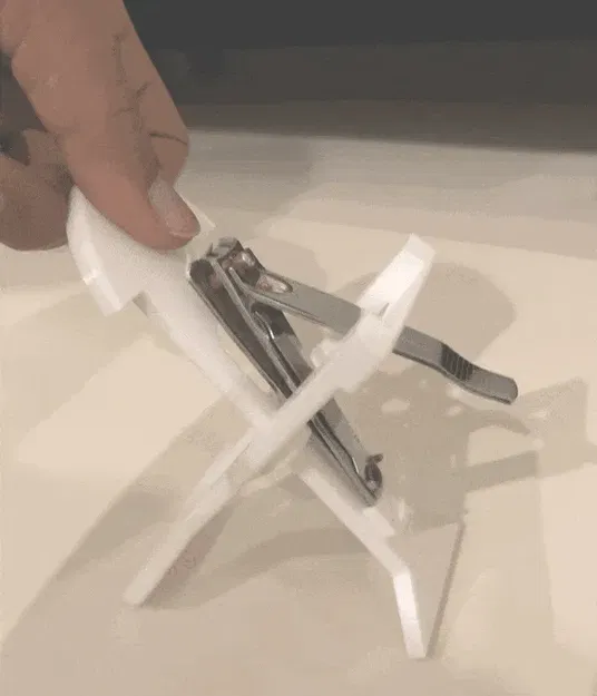 Giá đỡ cắt móng tay một tay cho người lớn tuổi - Image 1