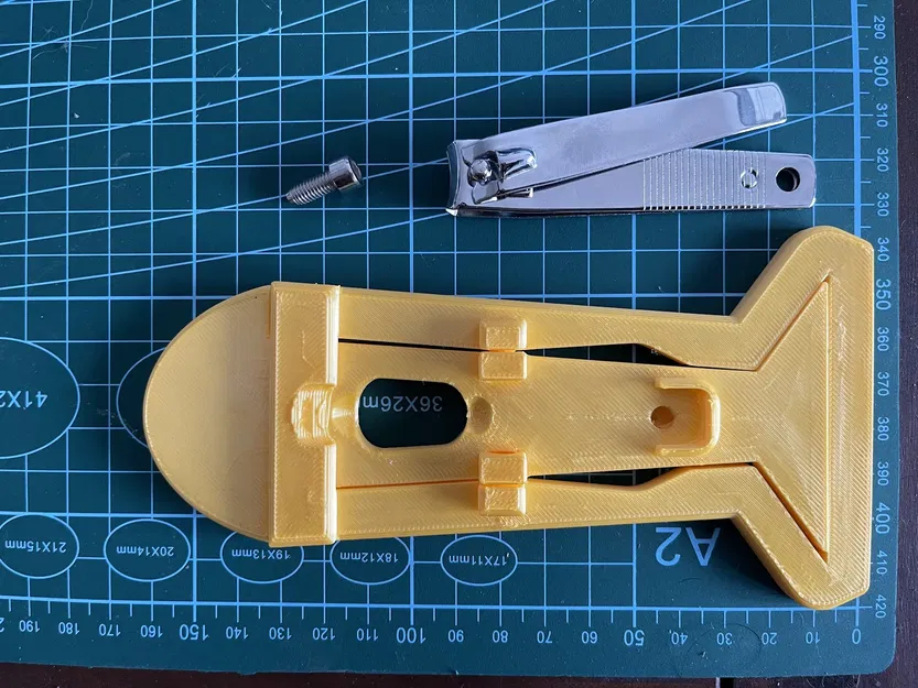 Giá đỡ cắt móng tay một tay cho người lớn tuổi - Image 3