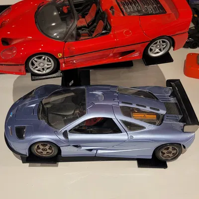 Giá đỡ trưng bày hai xe ô tô tỷ lệ 1/18