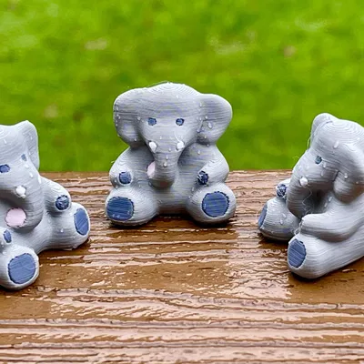 Voi nhỏ dễ thương với bốn màu sắc khác nhau