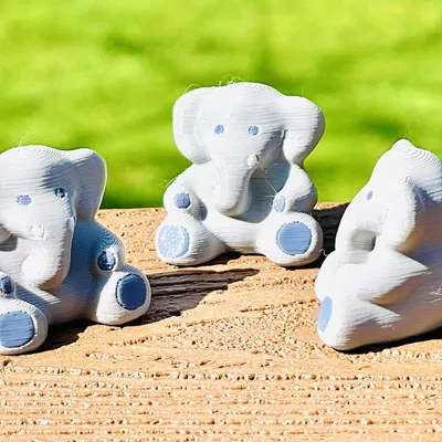 Voi nhỏ dễ thương với bốn màu sắc khác nhau