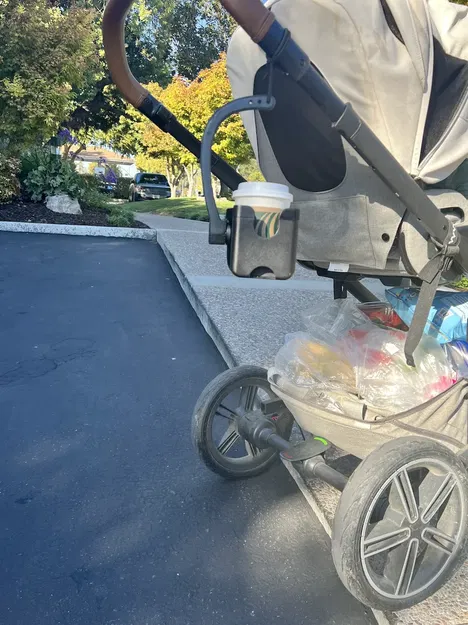 Giá đỡ cốc gimbal cho xe đẩy Nuna - Image 2