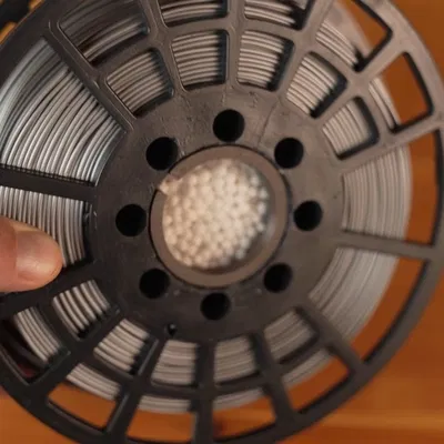 Kẹp giữ cho ống trong cuộn filament in 3D