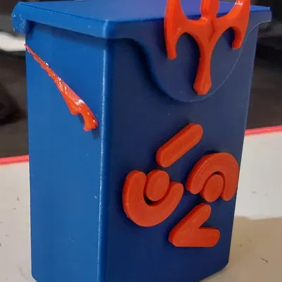 Hộp bài Yu-Gi-Oh có thể chứa 60 thẻ không bọc và 15 thẻ phụ