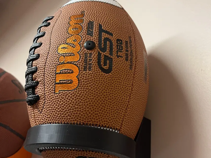 Giá đỡ bóng bầu dục treo tường theo chiều dọc - Image 2