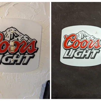 Biển hiệu Coors Light hoặc bảng công tắc đèn