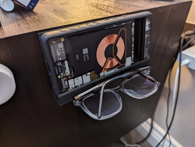 Giá đỡ điện thoại và kính để bàn tiện lợi - Image 1