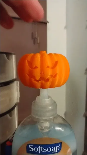 Máy phân phối xà phòng dạng bình bí ngô Jack O'Lantern - Image 1
