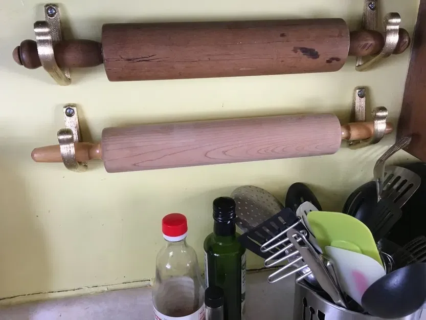 Giá treo cho cây cán bột của bà cố vợ tôi - Image 1