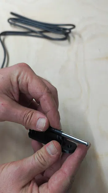 Giá đỡ cảm biến nhiệt độ DS18B20 với lỗ vít và đường d... - Image 3